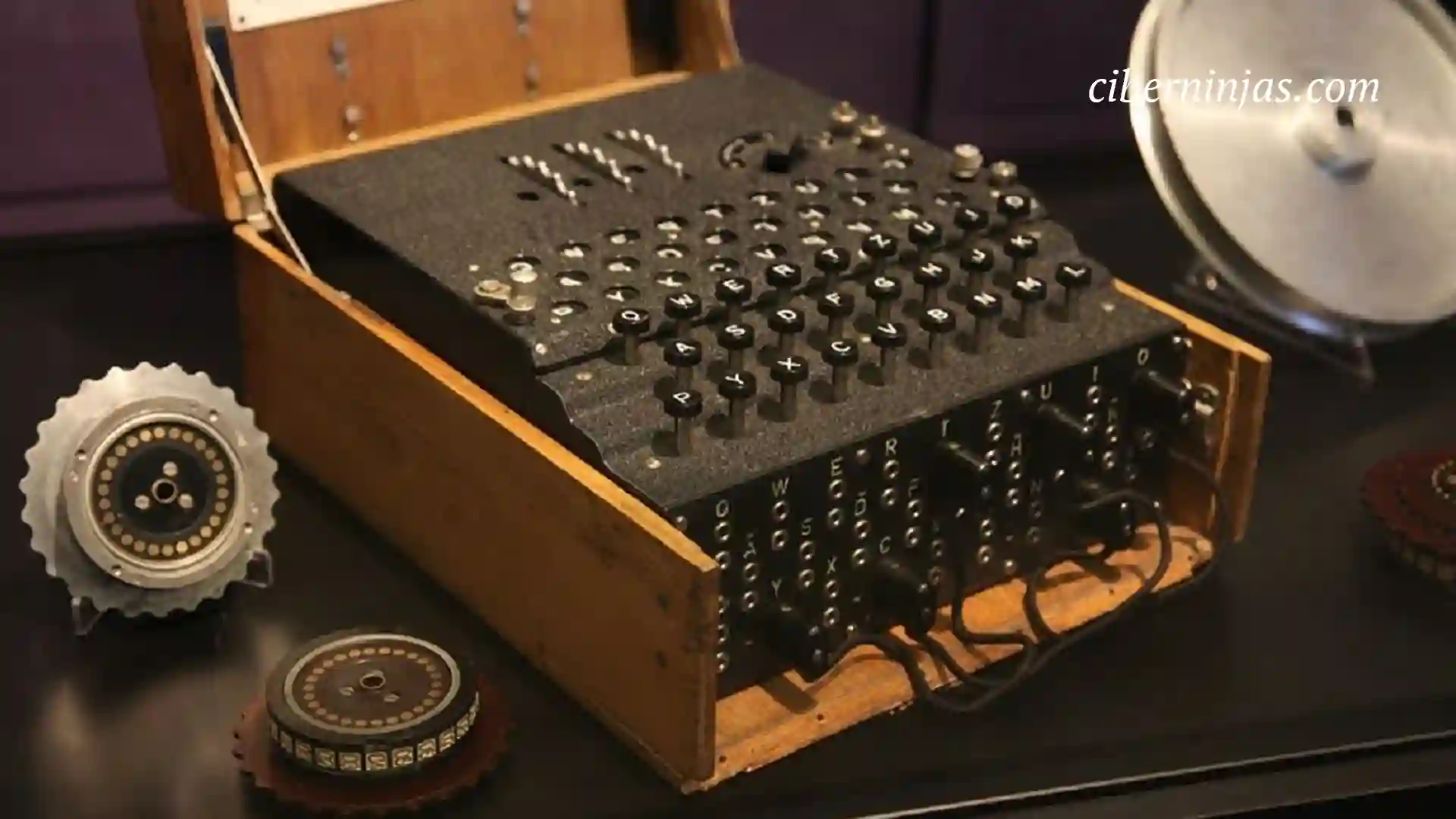 La máquina de Enigma, encargada de realizar las comunicaciones encriptadas alemanas durante la segunda guerra mundial