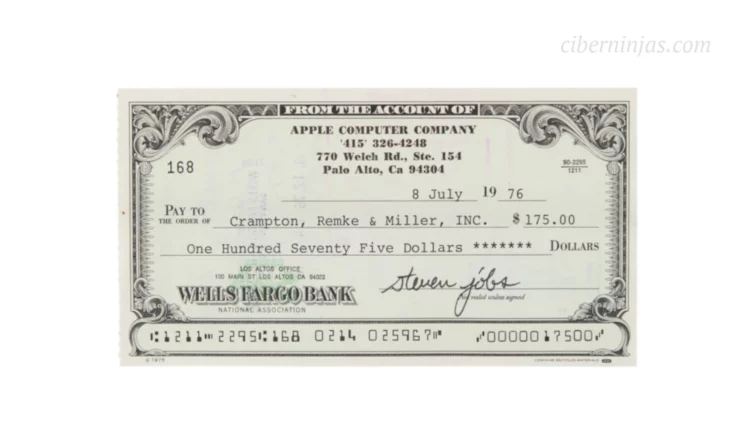 Subastan un cheque firmado por Steve Jobs hace 46 años, justo el año del lanzamiento del primer PC Apple