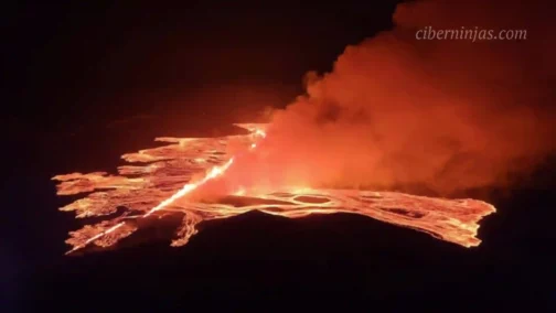 Volcán en Islandia entra en Erupción de Espectaculares Columnas de Fuego sin Previo Aviso