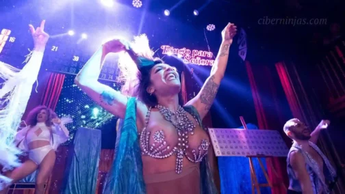 Lorena Castells semi desnuda en su espectáculo del Bingo para Señoras que atracará en Miami